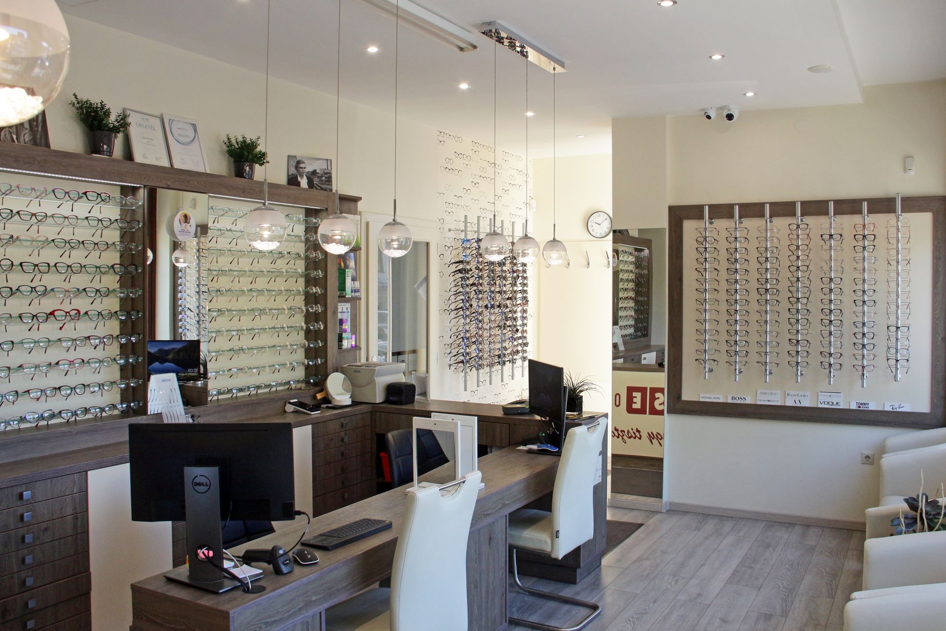 MSE Optika felnőttszemészet Gödöllő üzlet 03